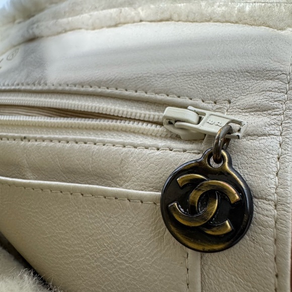 Chanel Shearling Suede Fur Chanel Handbag Tote CC Logo Vintage - Picture 14 of 16